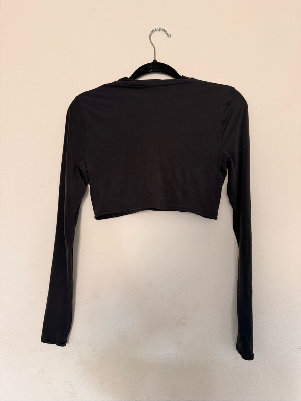 Lululemon Black Long-Sleeve Cropped Top - Women's Tee - Picture 2 of 4